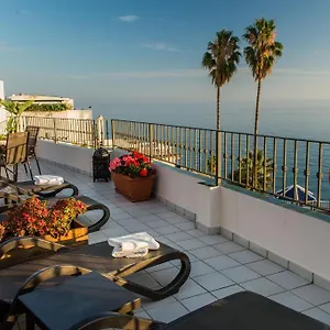 apartamentos-plaza-cavana-5-nerja.hotelsinnerja.org/